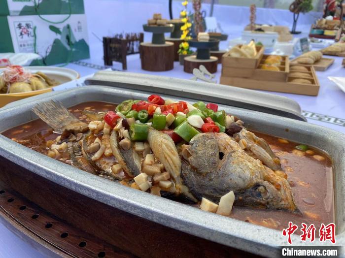 安徽经典特色美食——臭鳜鱼。　吴兰 摄