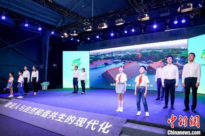 上海协同推进降碳、减污、扩绿、增长钢山、铁山正变绿水青山