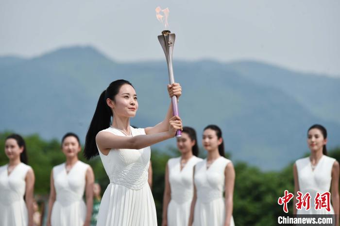 图为：杭州亚运会火种采集仪式现场。　杭州亚运会官方供图